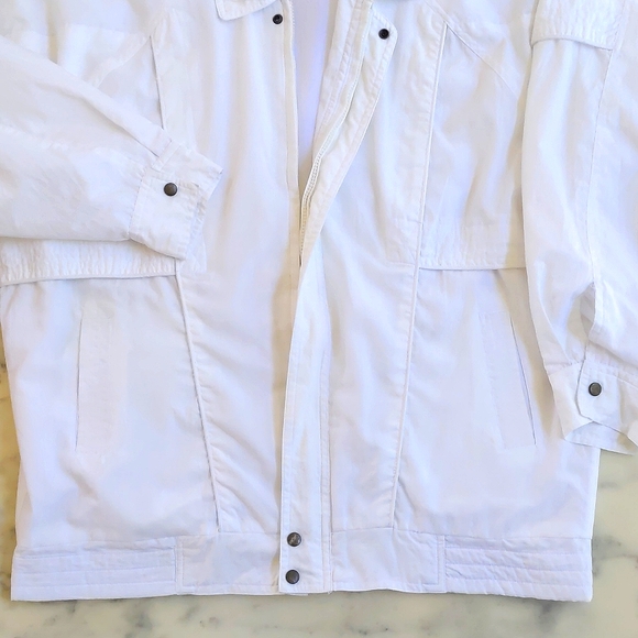 Men's Cotton Blended Lightweight Full Zip Jacket with lining and pockets. - Picture 4 of 6